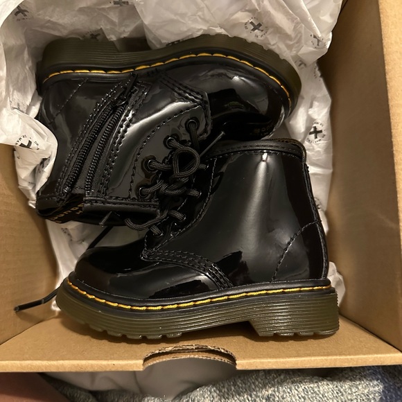 hot martens toddler 1460 patent leather lace up combat boots euc